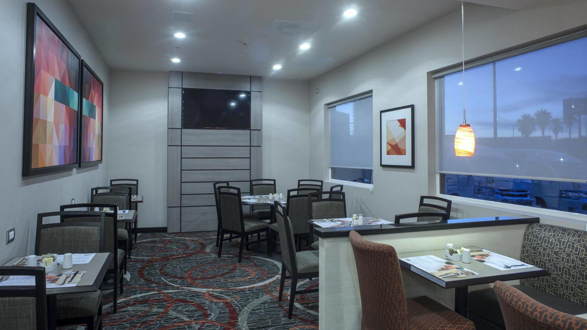 Holiday Inn Express & Suites Chihuahua Juventud By Ihg Eksteriør bilde